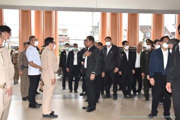 นายก_200.JPG