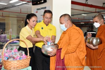ตักบาตร_032.JPG