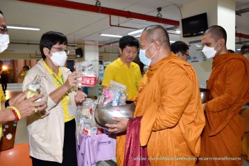 ตักบาตร_038.JPG