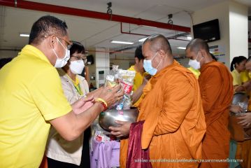 ตักบาตร_039.JPG