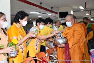 ตักบาตร_043.JPG