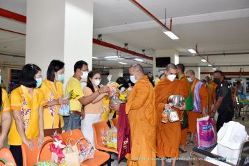 ตักบาตร_046.JPG