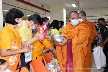 ตักบาตร_059.JPG