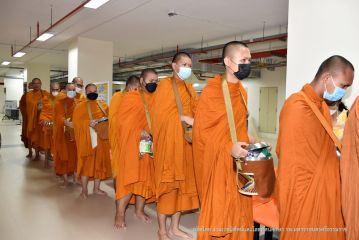 ตักบาตร_062.JPG