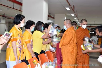 ตักบาตร_065.JPG