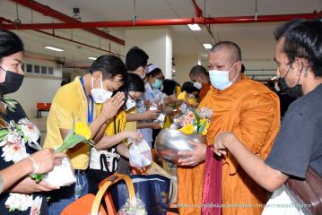 ตักบาตร_071.JPG